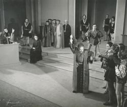 YE1940_05_PH003