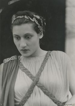 YE1942_03_PH003