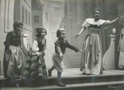 YE1945_02_PH017