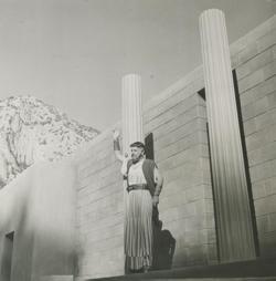 YE1951_09_PH001