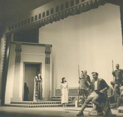 YE1951_11_PH001