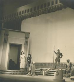YE1951_11_PH002