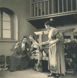 YE1952_01_PH011