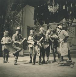 YE1952_02_PH011