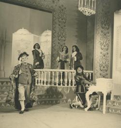 YE1952_07_PH003