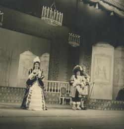 YE1952_07_PH007