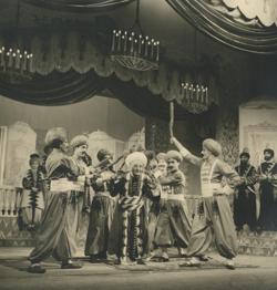 YE1952_07_PH008