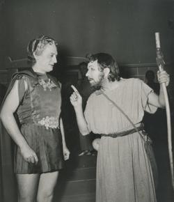 YE1953_04_PH011