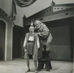 YE1955_02_PH009