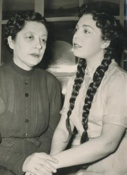 YE1956_07_PH007
