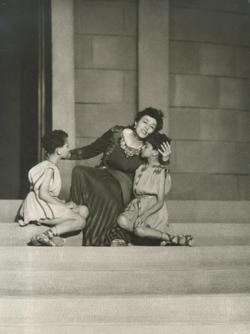 YE1956_09_PH018