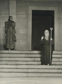 YE1956_10_PH004