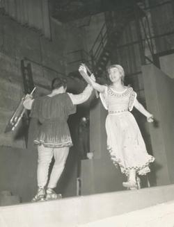 YE1956_11_PH020