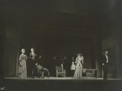 YE1956_13R01_PH013