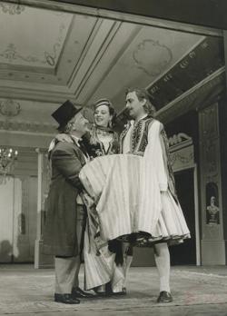 YE1957_04_PH010