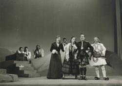 YE1957_04_PH011