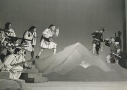 YE1957_04_PH012