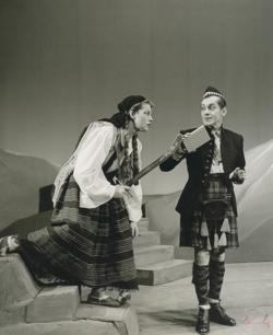 YE1957_04_PH013