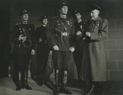 YE1957_07_PH003