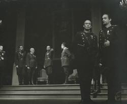 YE1957_07_PH005