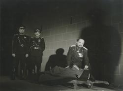 YE1957_07_PH011