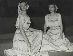 YE1957_08R01_PH004