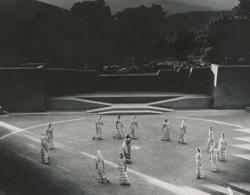 YE1957_08_PH003