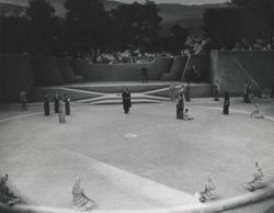 YE1957_08_PH021