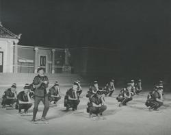 YE1957_10_PH003