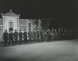 YE1957_10_PH004