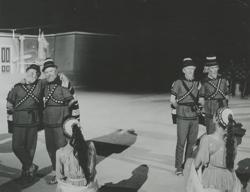 YE1957_10_PH006
