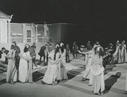 YE1957_10_PH012