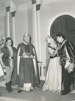 YE1957_13_PH017