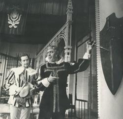 YE1969_04_PH010