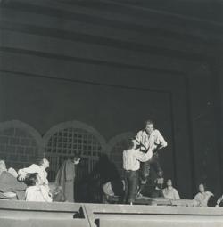 YE1974_12_PH018