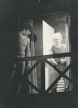 YE1975_01_PH012