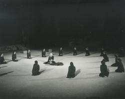 YE1975_06_PH003