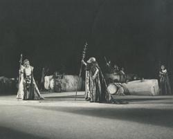 YE1975_07_PH001