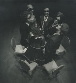 YE1975_10_PH002