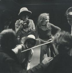 YE1975_10_PH011