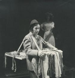 YE1975_10_PH018
