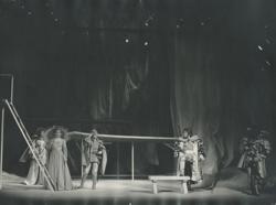 YE1975_12_PH009