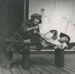 YE1976_10_PH003
