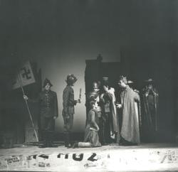 YE1976_12_PH008