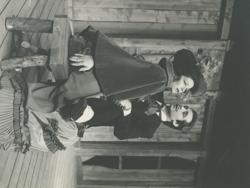 YE1976_13_PH025