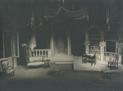 YE1979_11_PH010
