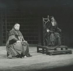 YE1981_19_PH020