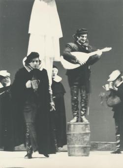 YE1982_13_PH024