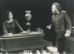 YE1983_04_PH011