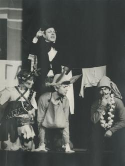 YE1983_06_PH002